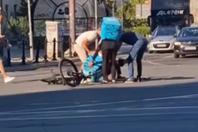 Saobraćajne nezgoda, dostavljač, biciklista