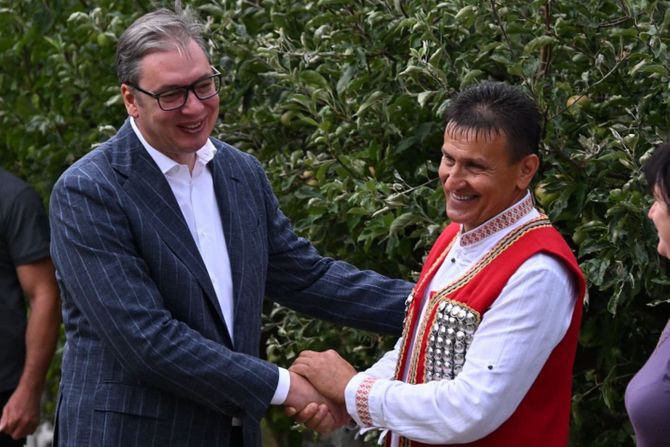 Aleksandar Vučić , Banstol Aleksandar Vučić , Banstol