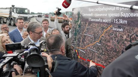 Vučić u obilasku Mačve i Podrinja Vučić u obilasku Mačve i Podrinja