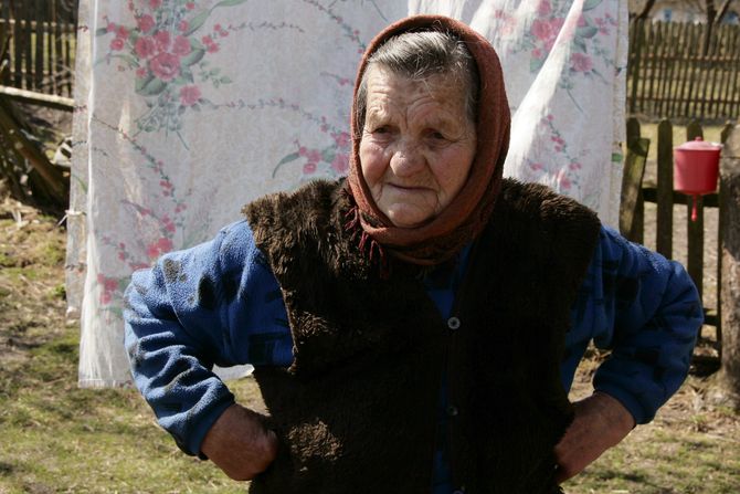 Baka, baba, plakanje, plače Baka, baba, plakanje, plače