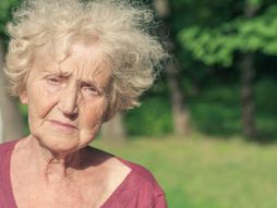 Baka, baba, plakanje, plače