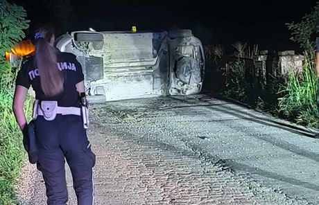 Automobil pun maloletnika sleteo sa puta i prevrnuo se, pet osoba povređeno, saobracajna nesreca, Užice Automobil pun maloletnika sleteo sa puta i prevrnuo se, pet osoba povređeno, saobracajna nesreca, Užice