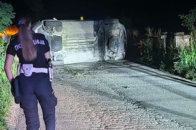 Automobil pun maloletnika sleteo sa puta i prevrnuo se, pet osoba povređeno, saobracajna nesreca, Užice Automobil pun maloletnika sleteo sa puta i prevrnuo se, pet osoba povređeno, saobracajna nesreca, Užice