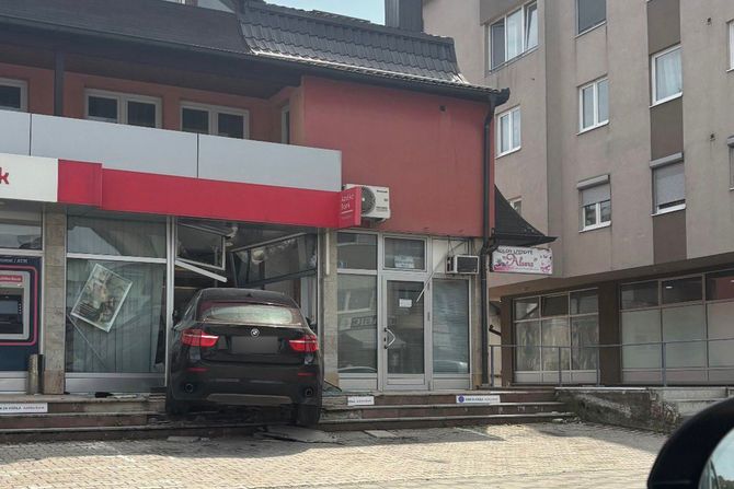 bmw x6, banka, usao kolima u banku