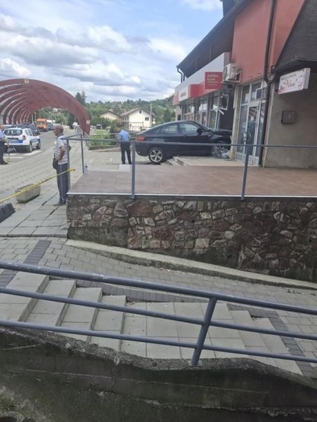 bmw x6, banka, usao kolima u banku