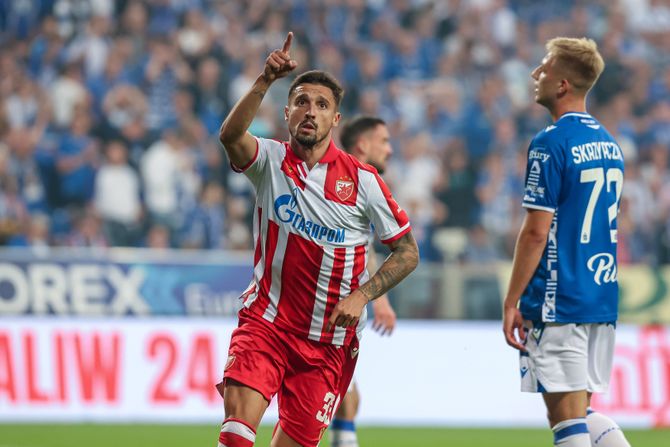 Rade Krunić - FK Crvena zvezda Rade Krunić - FK Crvena zvezda