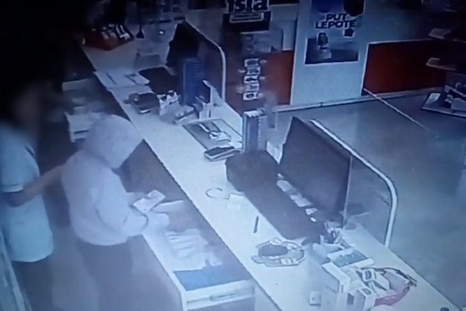 Napad apoteka Napad apoteka