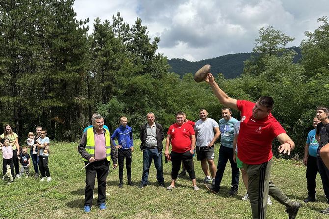 Rekord bacanja kamena Rekord bacanja kamena