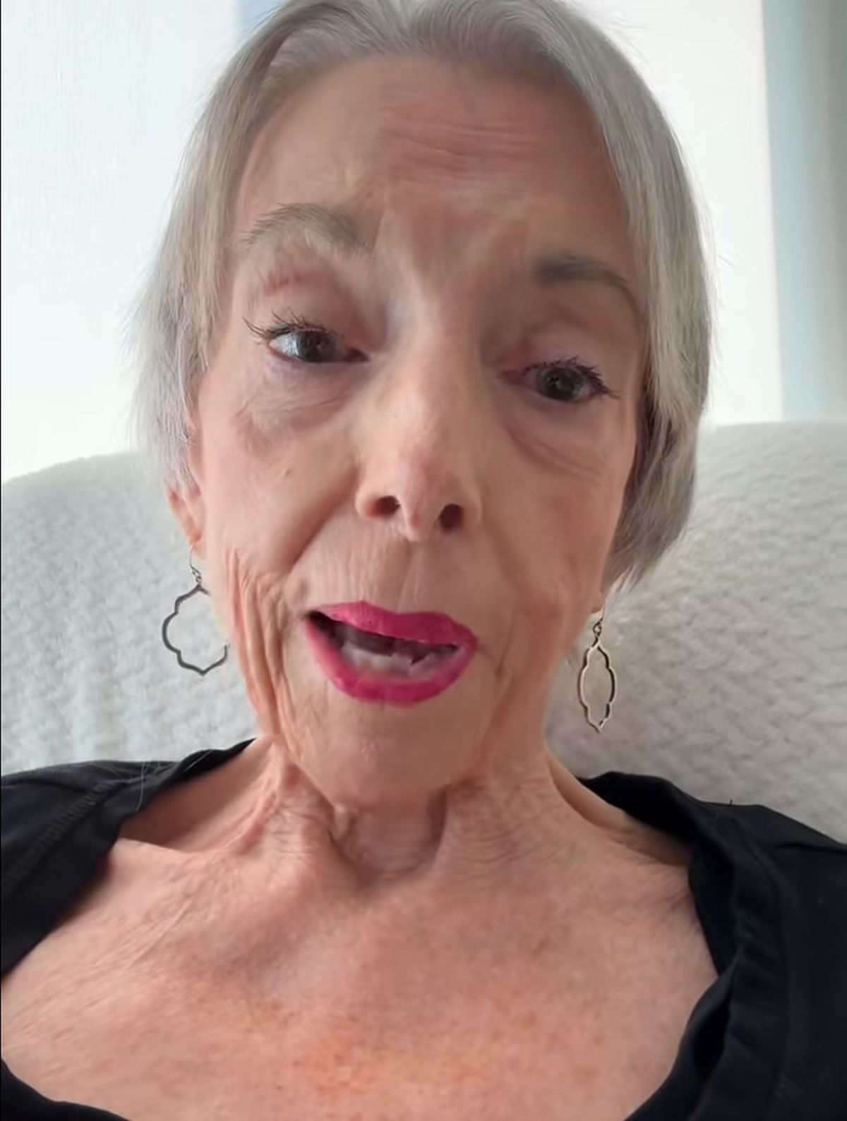 Ako gledate ovaj video, ja sam već mrtva: Anita deci snimila oproštajnu poruku, uz nju plače 7 miliona ljudi