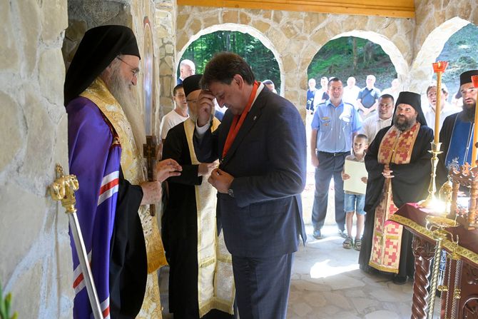 Ministar odbrane Bratislav Gašić prisustvovao osvećenju crkve Svete Petke u selu Buci u Jastrepcu Jastrebac