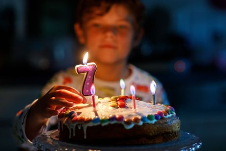 rođendan, torta, dečak, dečak slavi rođendan