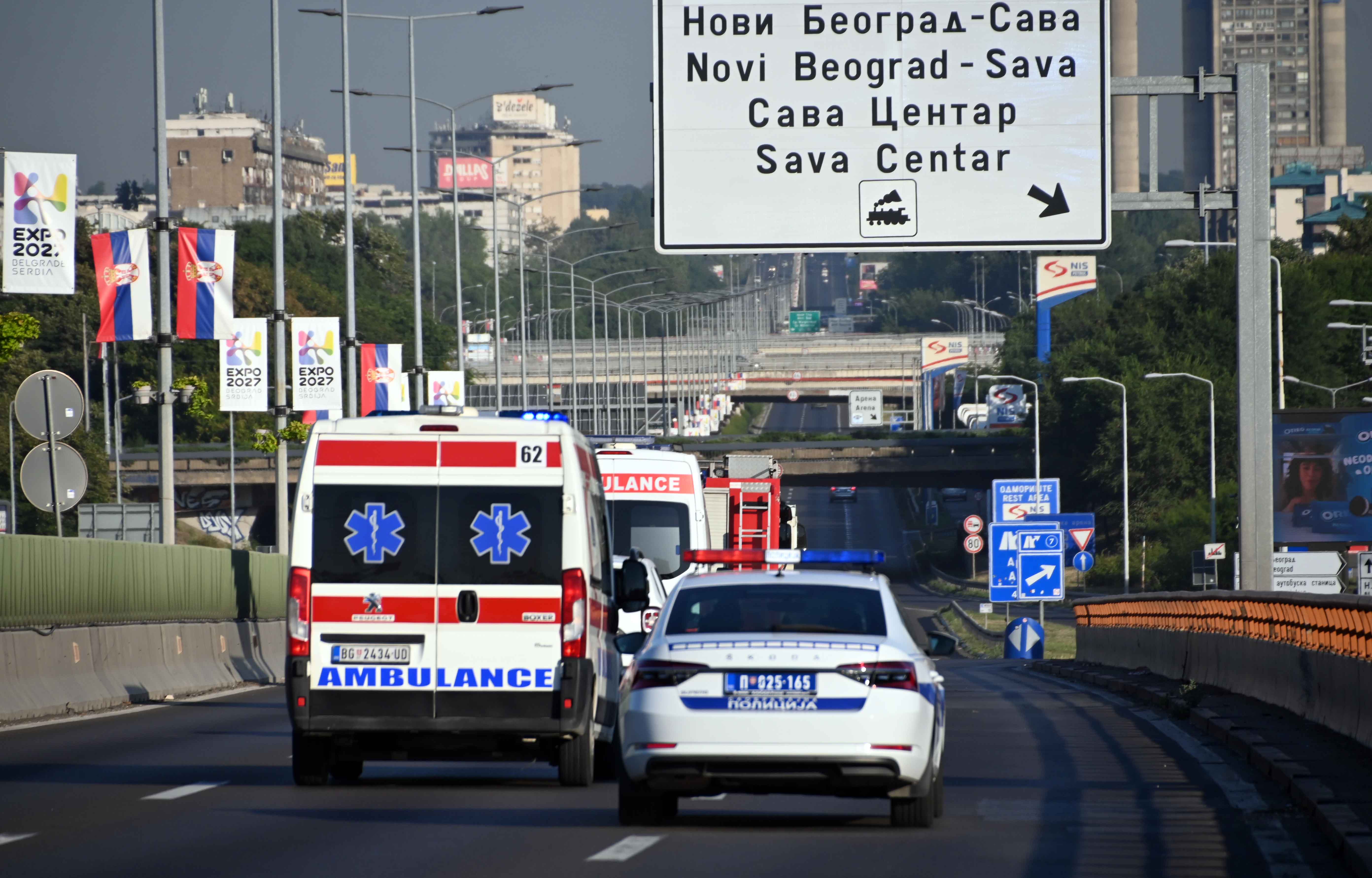 Oborena biciklistkinja, zadobila prelom lobanje! Teška saobraćajna nezgoda u Ugrinovcima