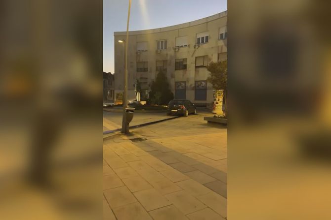 Čačak, vozač golfa uleteo na gradsko šetalište Čačak, vozač golfa uleteo na gradsko šetalište