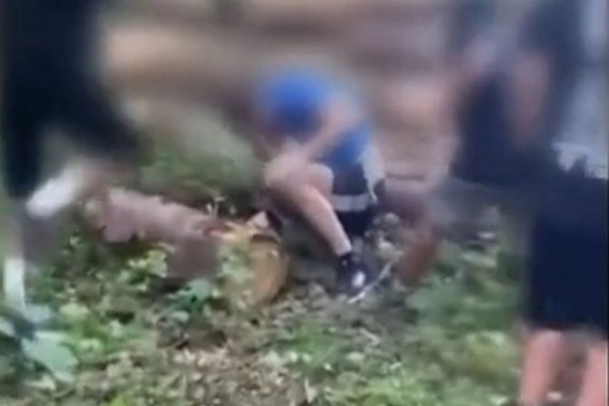 Vršnjaćko nasilje Vršnjaćko nasilje