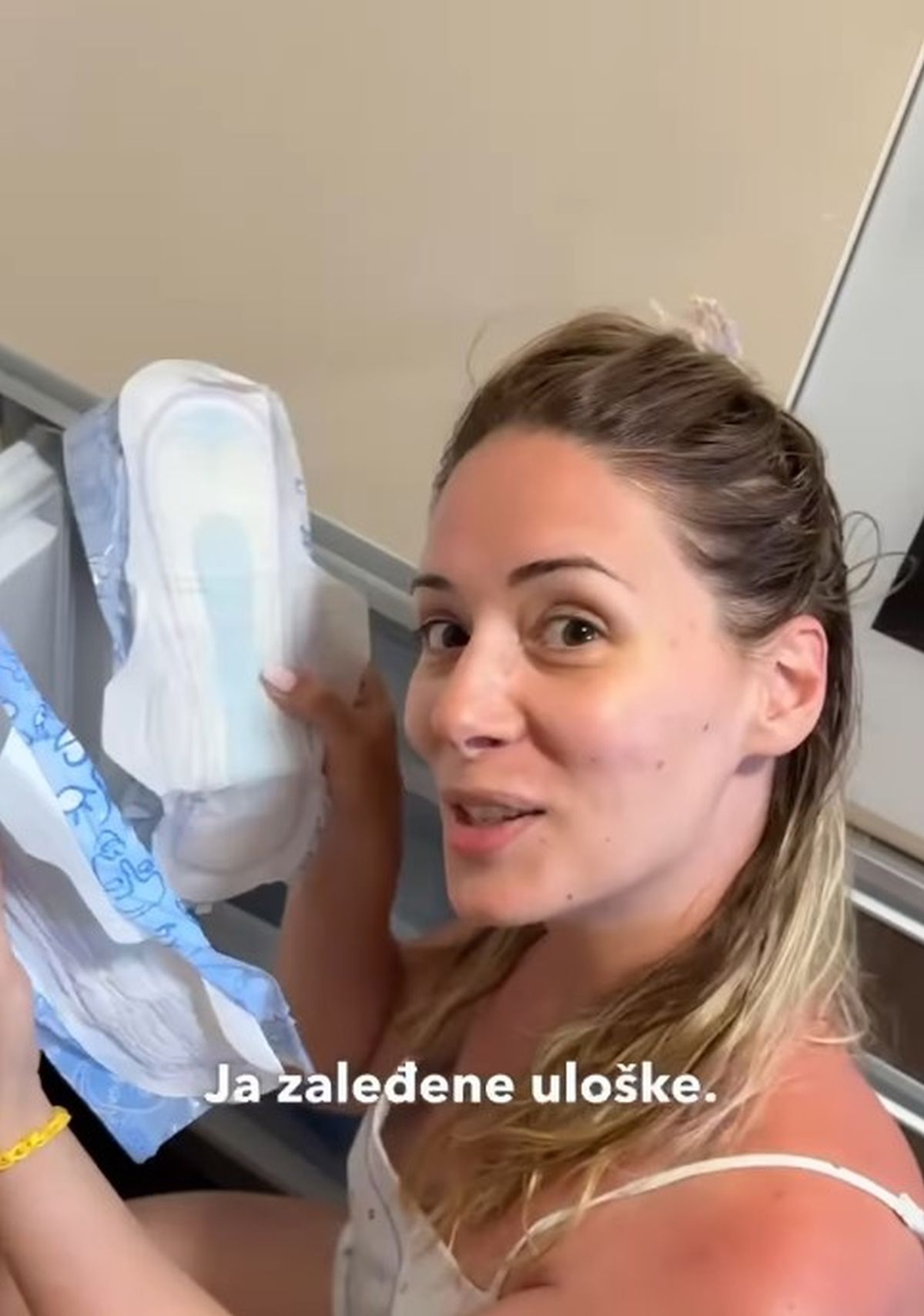 Voditeljka uloške stavlja u zamrzivač: Našla način da rashladi voće, a tek da vidite gde suši brushalter