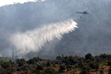 Bell 412 helikopter Vojska Crne Gore, požari Bell 412 helikopter Vojska Crne Gore, požari