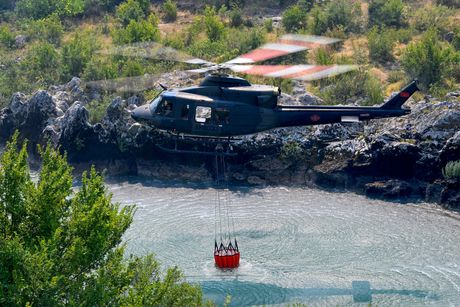 Bell 412 helikopter Vojska Crne Gore, požari Bell 412 helikopter Vojska Crne Gore, požari