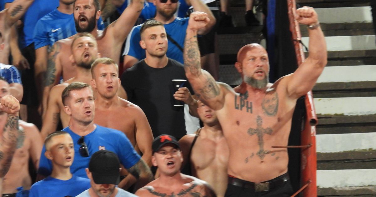 Albanian flag falls in Warsaw! Polish hooligans throw it on the ground, write message "Kosovo is Serbia"