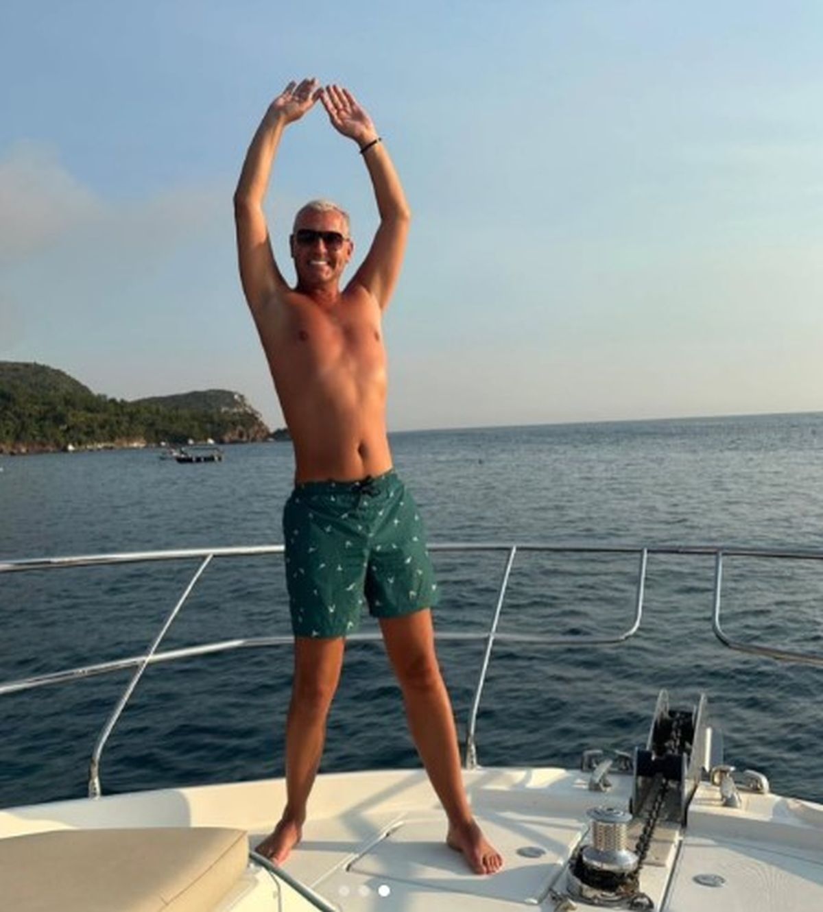 Skinuo se voditelj koji je bio intiman sa pola estrade! Uživa na jahti i krije s kim: "Ne daj Bože da kažem"