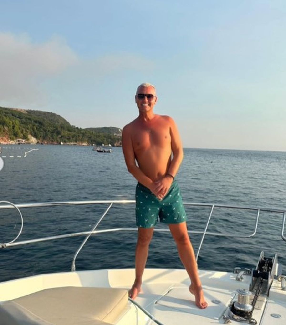 Skinuo se voditelj koji je bio intiman sa pola estrade! Uživa na jahti i krije s kim: "Ne daj Bože da kažem"
