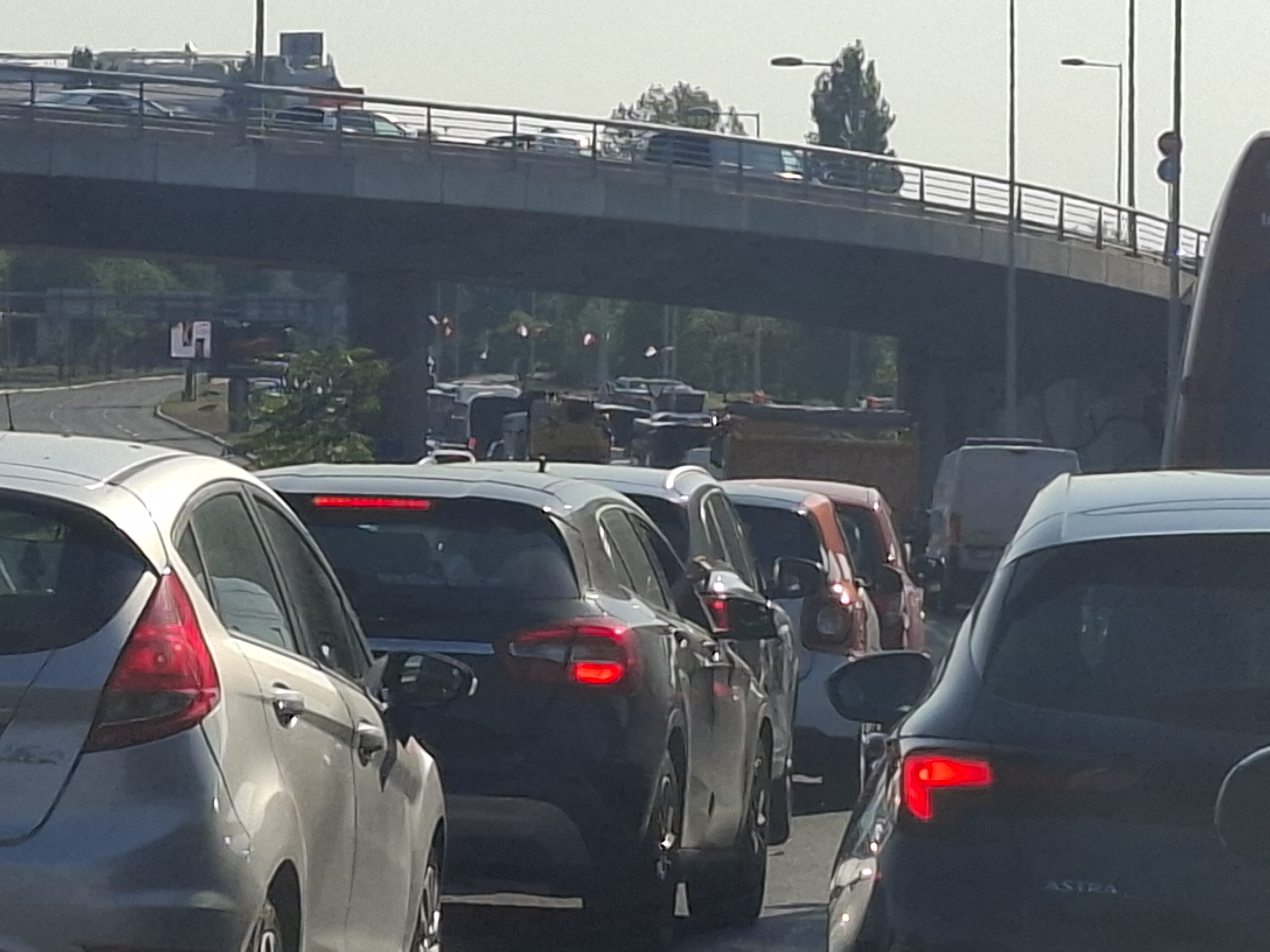 AMSS upozorava: Evo gde se očekuju najveće gužve na putevima u Srbiji i kakvo je stanje na granicama