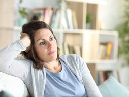 Žena, usamljena žena