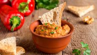 Recept za ljutenicu će oduševiti svakog gurmana: Jednostavna priprema zimskog specijaliteta koja oduzima dah