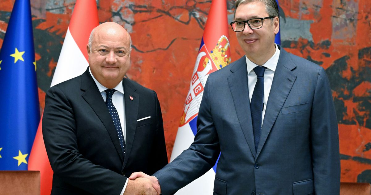 Serbian President Aleksandar Vucic receives Austrian Chancellor ...