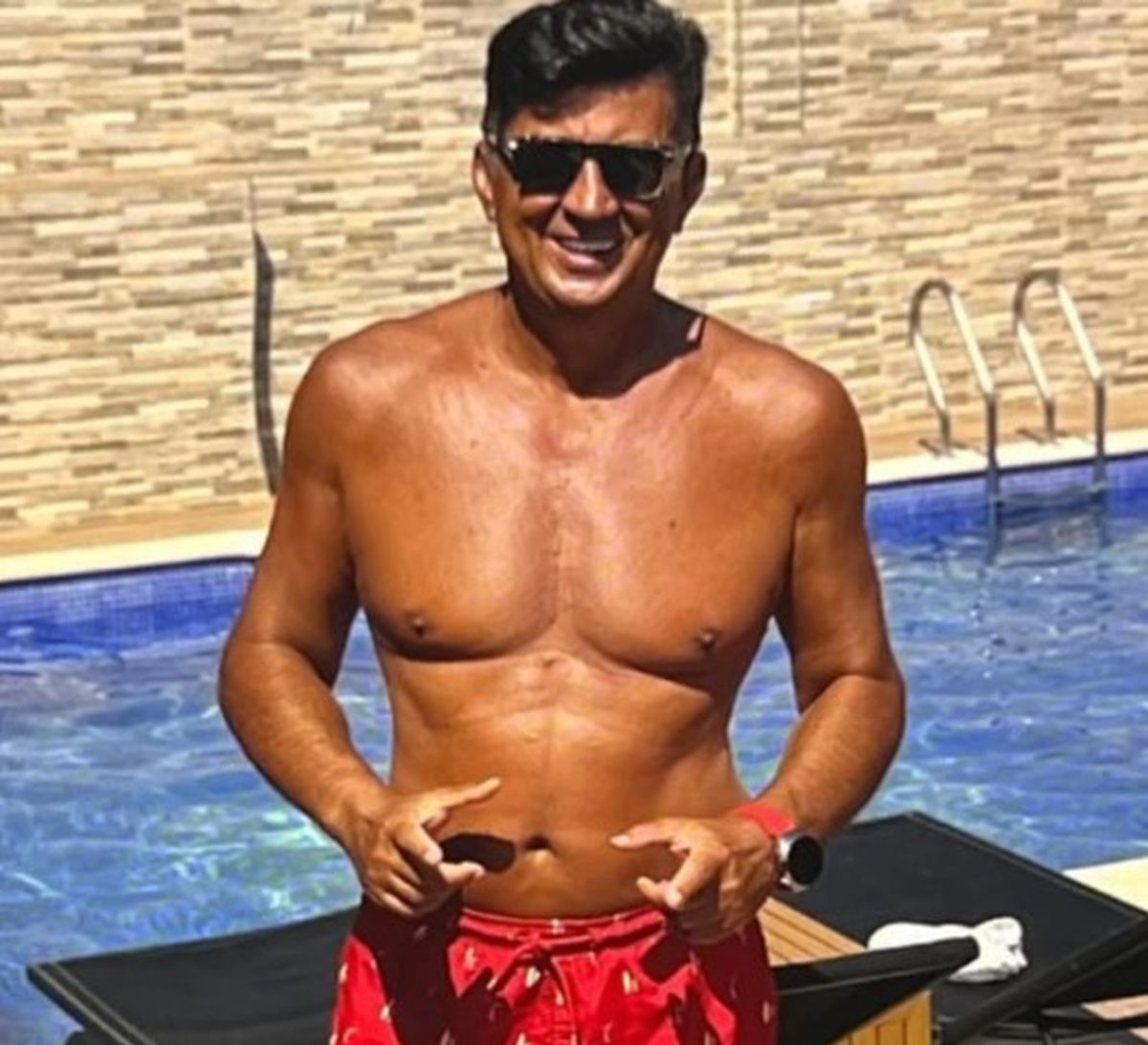 Plaćao joj silikone, ona njemu zube! Voditelj bio u braku sa 25 godina mlađom, pa puklo: "Ništa nije radila"