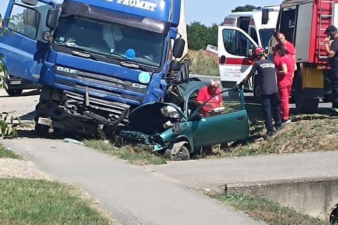 Ugrinovci, Batajnica, saobracajna nesreca