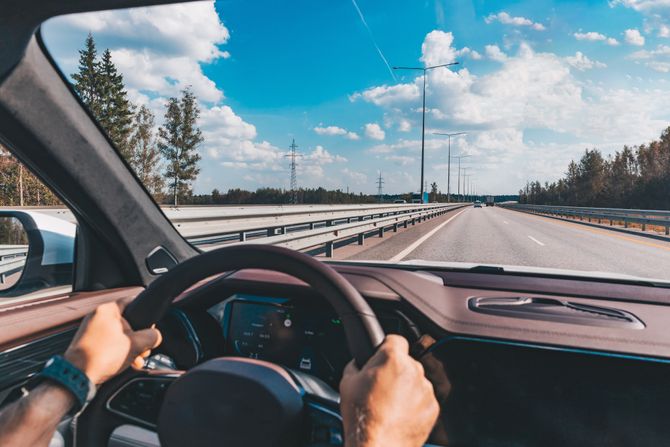 Vozać, auto, autoput Vozać, auto, autoput