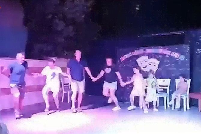 Srpsko kolo usred Kušadasija