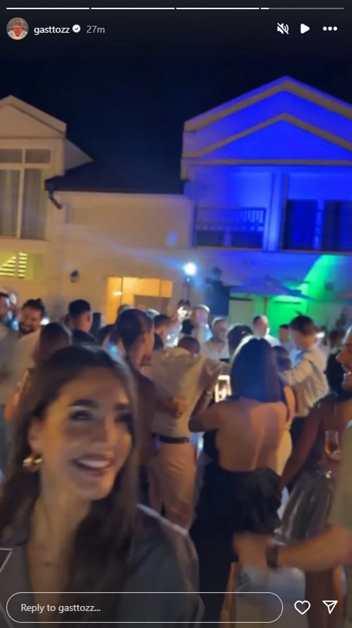 Anđela i Gastoz uživaju na maksimum: Oglasili se iz provoda, tu je i vatromet - ona se opustila, Gastoz snimao