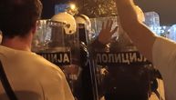 Pet osoba osuđeno zbog incidenta na protestima u Čačku: Mladić koji je nosio fantomku dobio prekršajnu prijavu