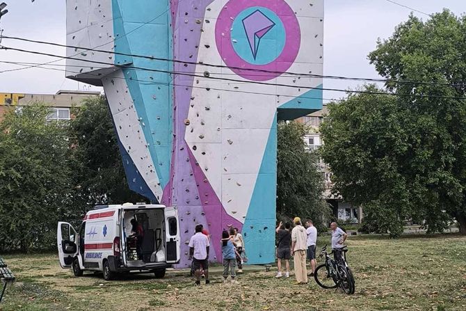 Čovek pao sa stene na Zemunskom keju Čovek pao sa stene na Zemunskom keju