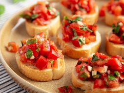 brusketi recept, brusketi sa belim lukom, brusketi sa paradajzom, recept za bruskete