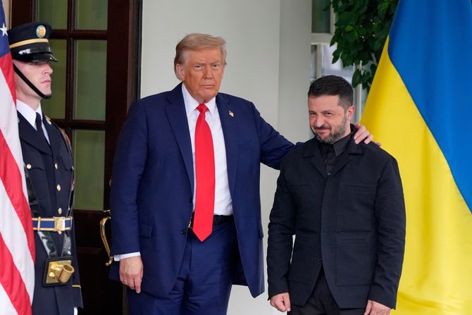 Donald Tramp i Volodimir Zelenski u Beloj kući Donald Tramp i Volodimir Zelenski u Beloj kući