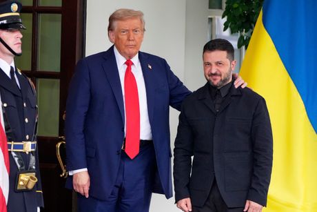 Donald Tramp i Volodimir Zelenski u Beloj kući Donald Tramp i Volodimir Zelenski u Beloj kući