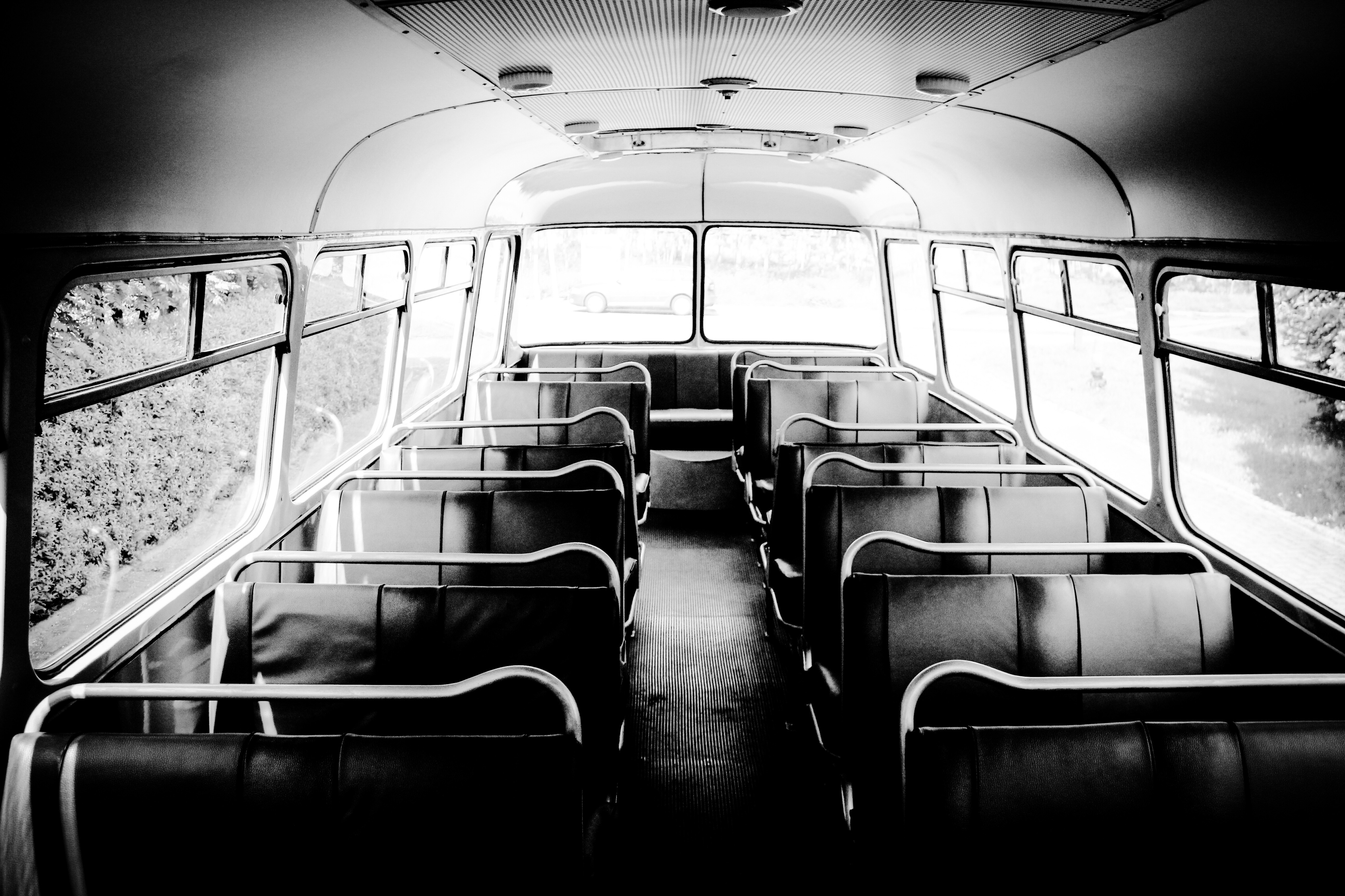 Legendarni "Njuškar": Prvi autobus od Novog Pazara do BG išao je 12 sati - ovo su putnici radili pre toga