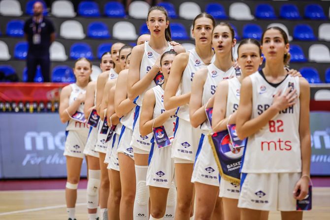 Mlade košarkašice Srbije U16