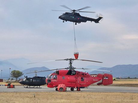 MUP Helikopterska jedinica - gašenje požara u Crnoj Gori MUP Helikopterska jedinica - gašenje požara u Crnoj Gori