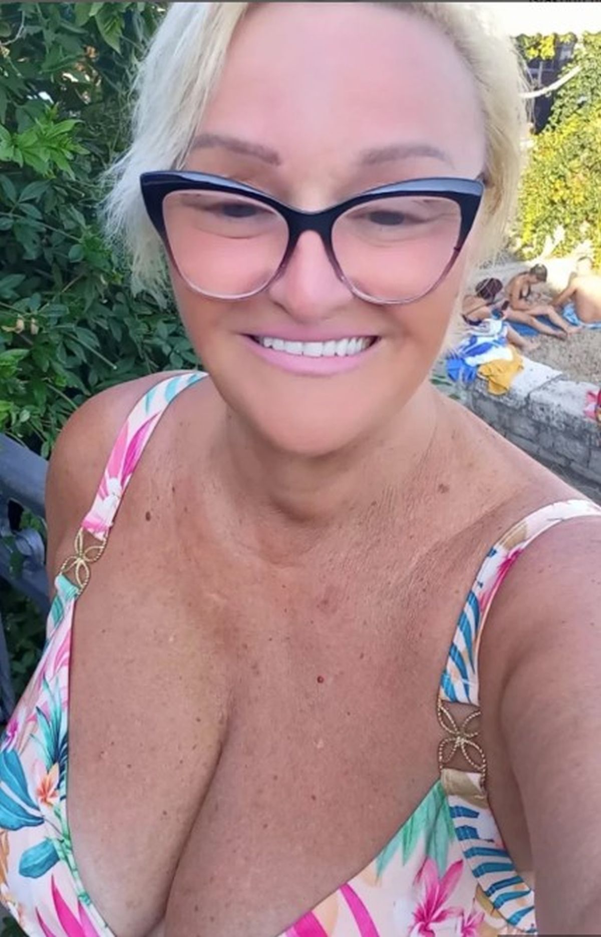 Pevačica izbacila dekolte, a lice ispeglano: Milica (68) objavila vrlo smelu fotografiju i izazvala buru
