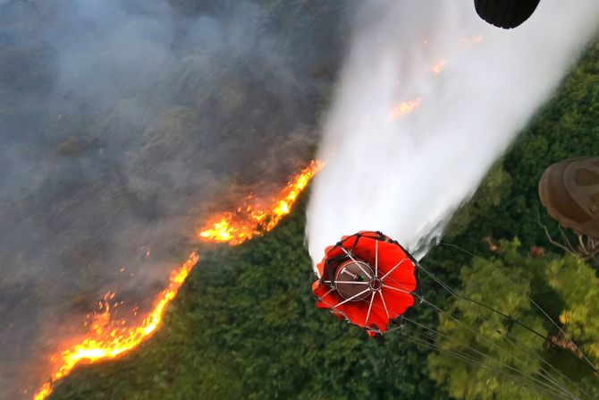 MUP Helikopterska jedinica - gašenje požara u Crnoj Gori