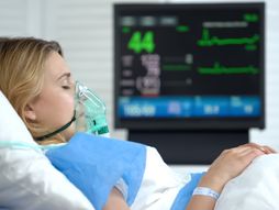 Žena u komi, žena u bolnici