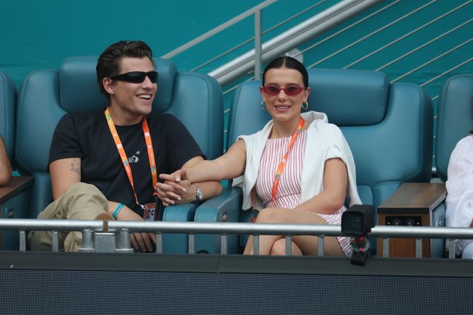 Džejk Bondžovi Mili Bobi Braun Jake Bongiovi Millie Bobby Brown