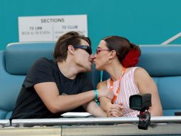 Džejk Bondžovi Mili Bobi Braun Jake Bongiovi Millie Bobby Brown