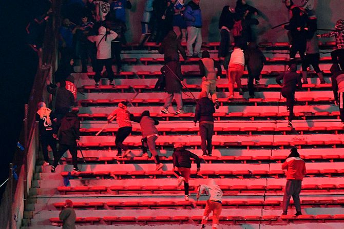 FK Independijente, FK Universidad de Čile, Aveljaneda, tuča navijača