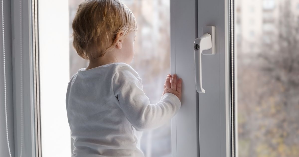 Dete (4) skočilo sa 2. sprata! Mališan bežao od požara, prolaznici zatekli potresan prizor