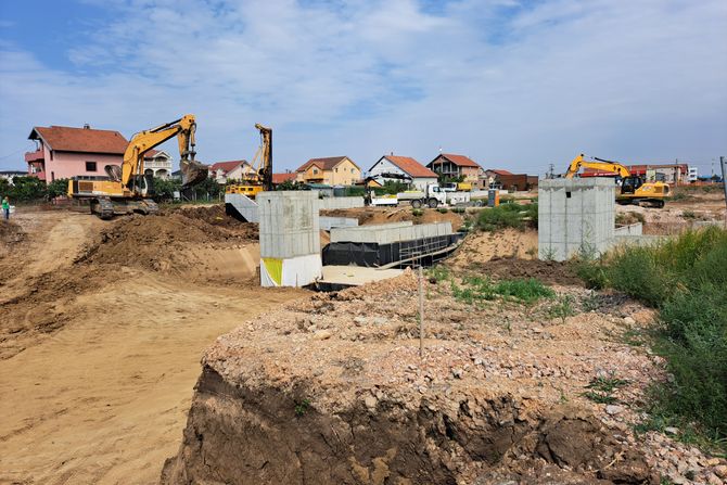 Železnica u Surčinu