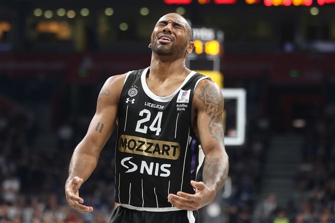 Ajzea Majk - KK Partizan